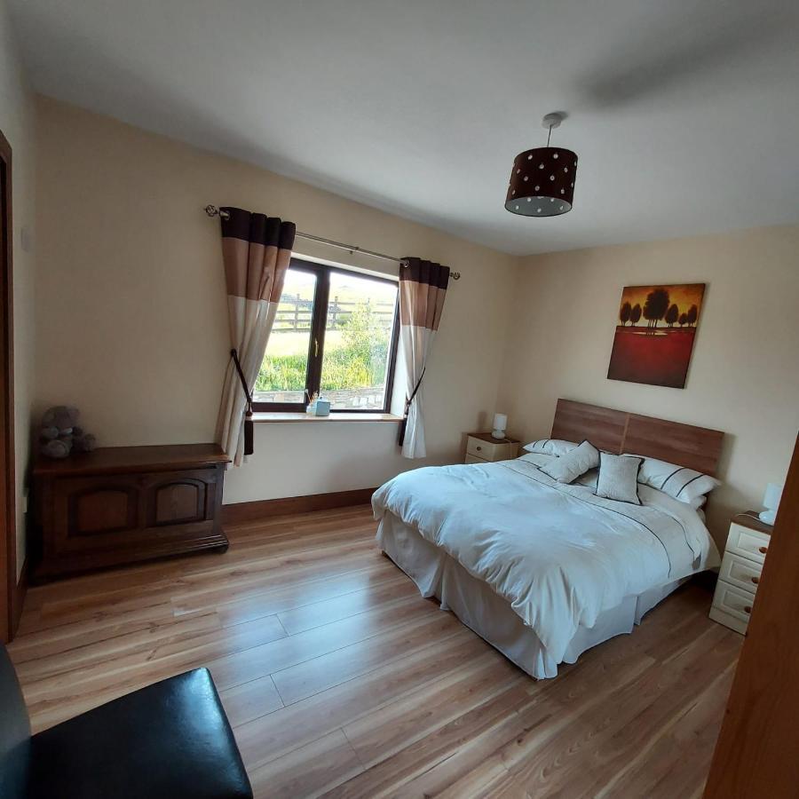 Ros Na Gcloch Bed & Breakfast Westport Exterior photo